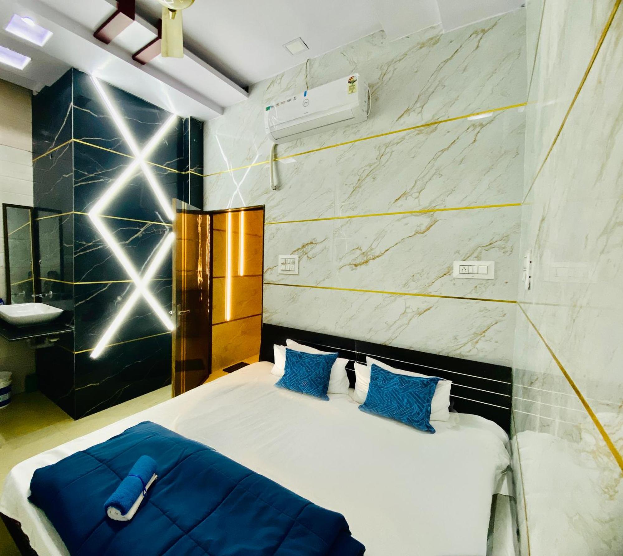 Hotel Mark อุจเจน ภายนอก รูปภาพ